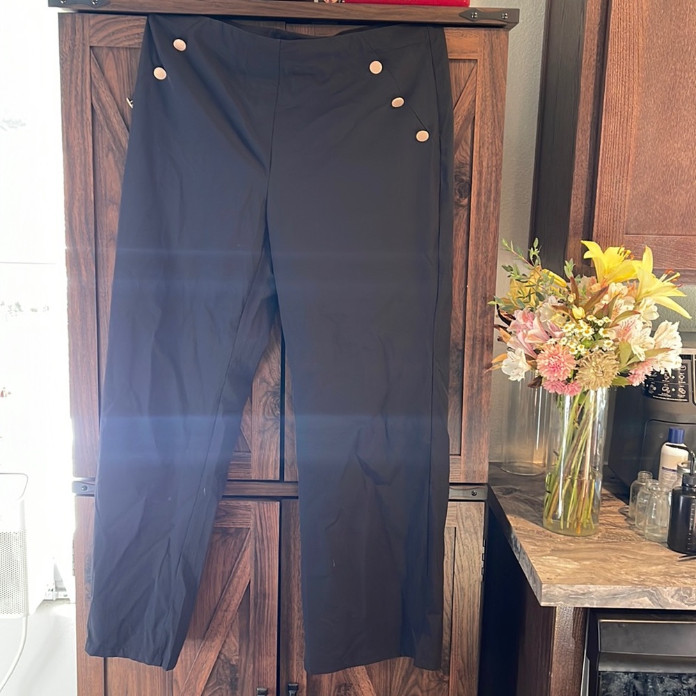 Viral Halara wide leg tummy control pants with cute buttons!